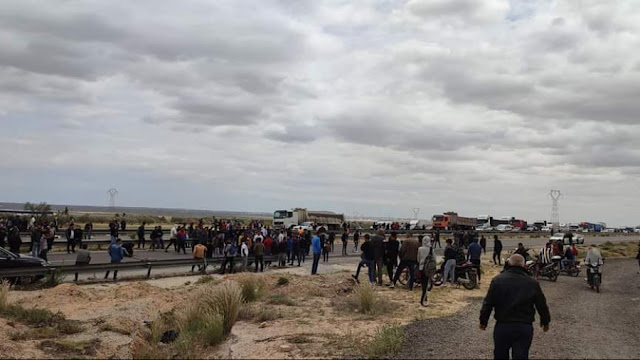 المهدية : مربّو الماشية يغلقون الطريق السريعة في الإتجاهين